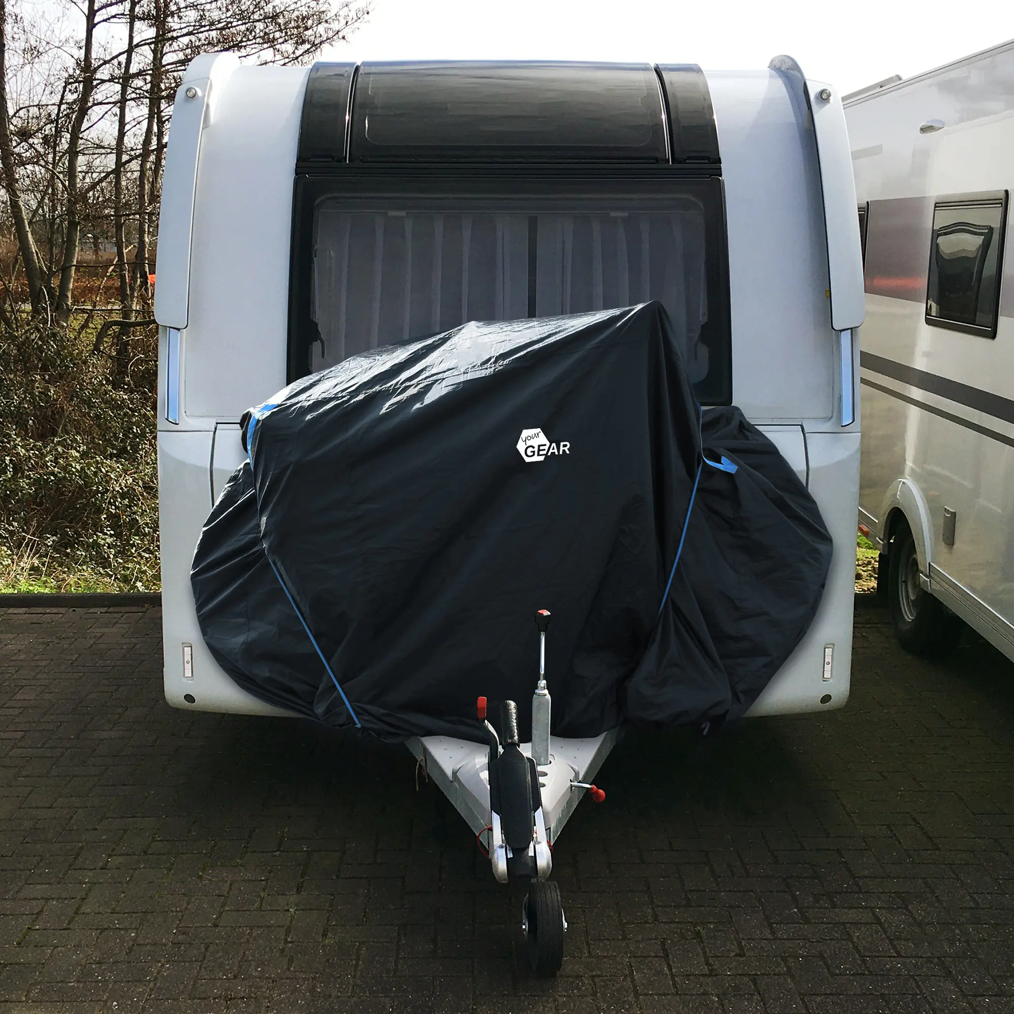 Waterproof yourGEAR Cordoba XL bike cover for two bicycles, mounted on a caravan towbar, black with logo, protects against rain and dirt, fitted with drawstring for secure attachment.