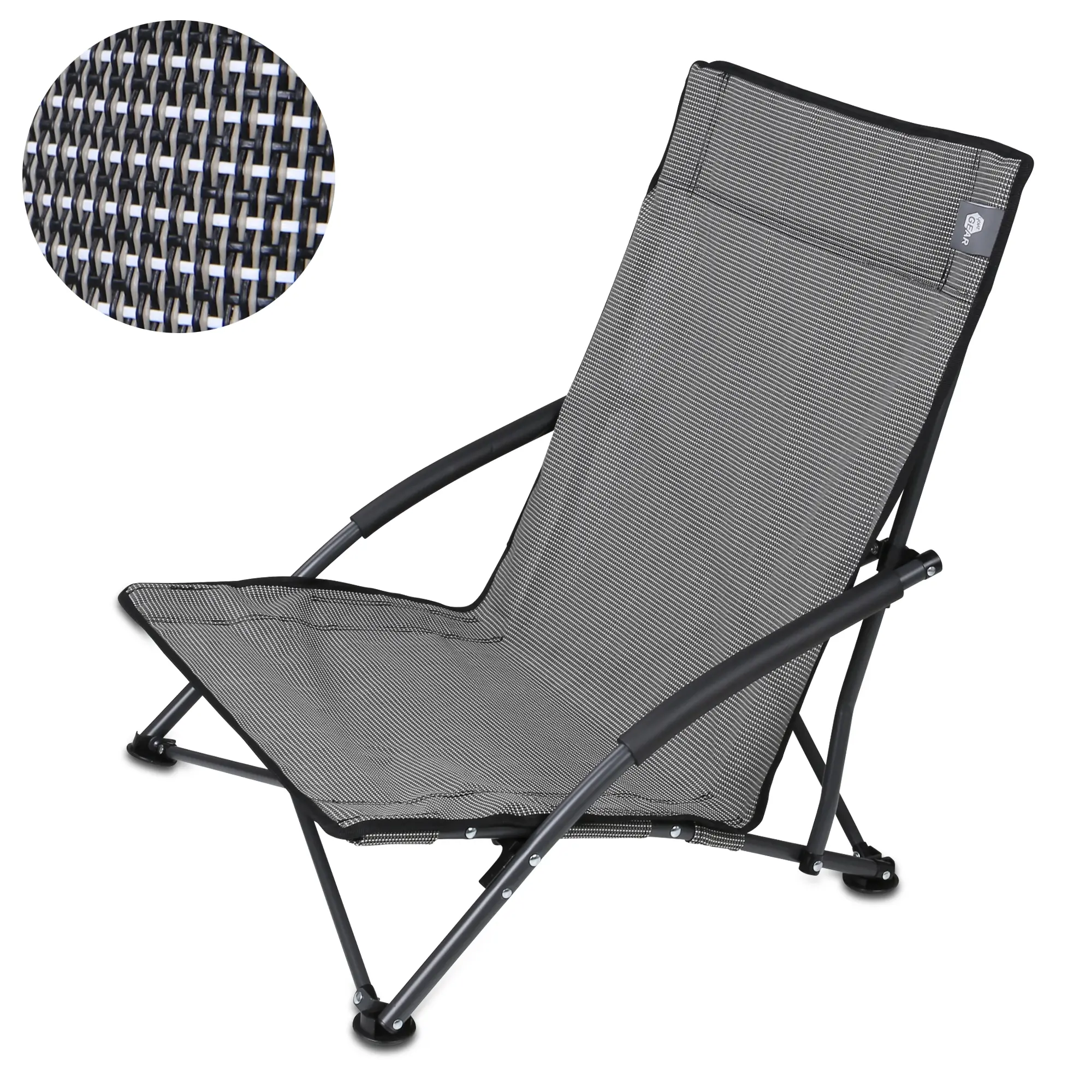 Silla de playa your GEAR Olbia con respaldo alto, estructura negra estable, asiento bajo y tejido textilene tricolor resistente. Incluye detalle ampliado de la tela PVC, ideal para camping y jardín.