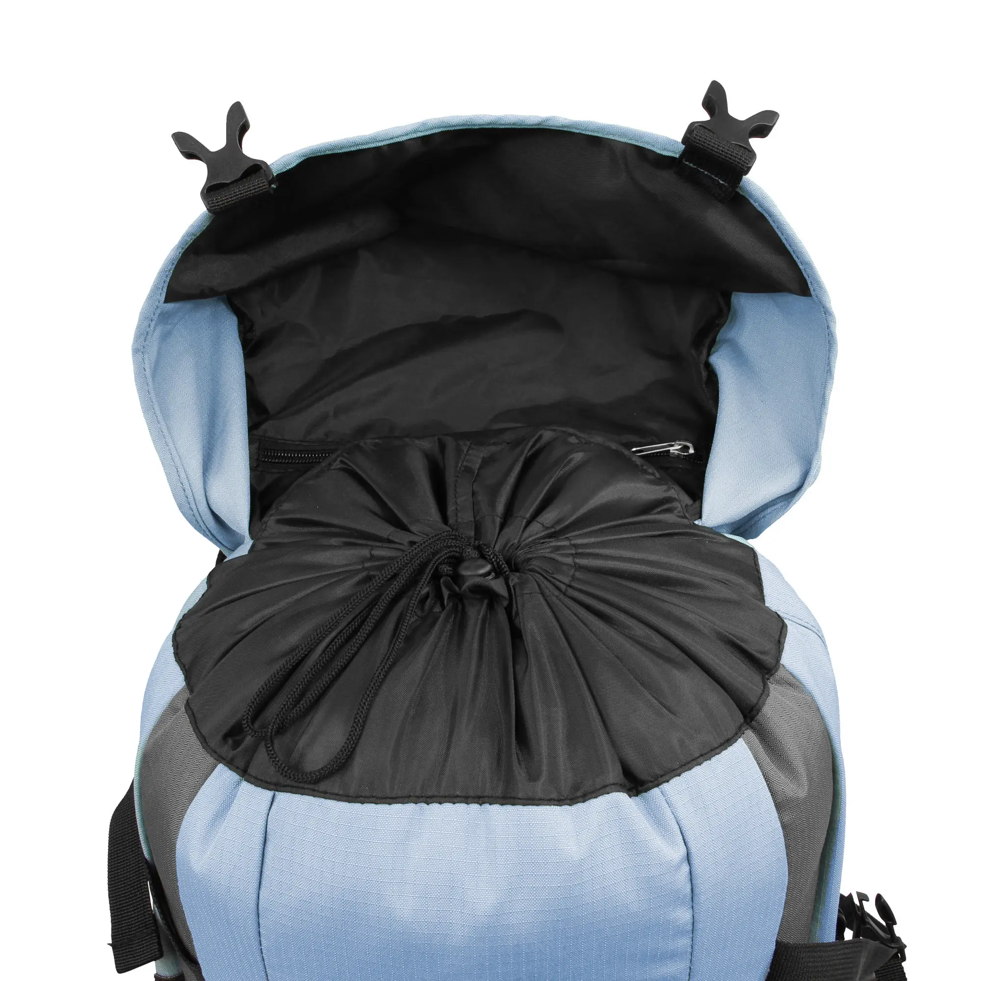 Tourenrucksack 10T Clarke 45L in Hellblau mit geöffnetem Hauptfach, Kordelzugverschluss und Deckelklappe, zeigt geräumiges Innenfach, geeignet für Wandern, mit Regenschutz und Trinksystem-kompatibel.