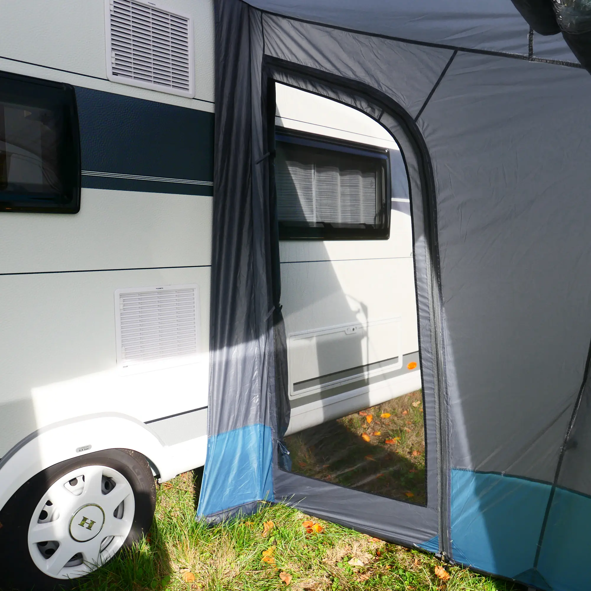 Vorzelt your GEAR Pampero 280 am Wohnwagen, mit großem Fenster und seitlichem Eingang, wetterfestes Material in Grau und Blau, für Camping und Caravaning, Teilvorzelt mit UV-Schutz und 7 mm Keder.