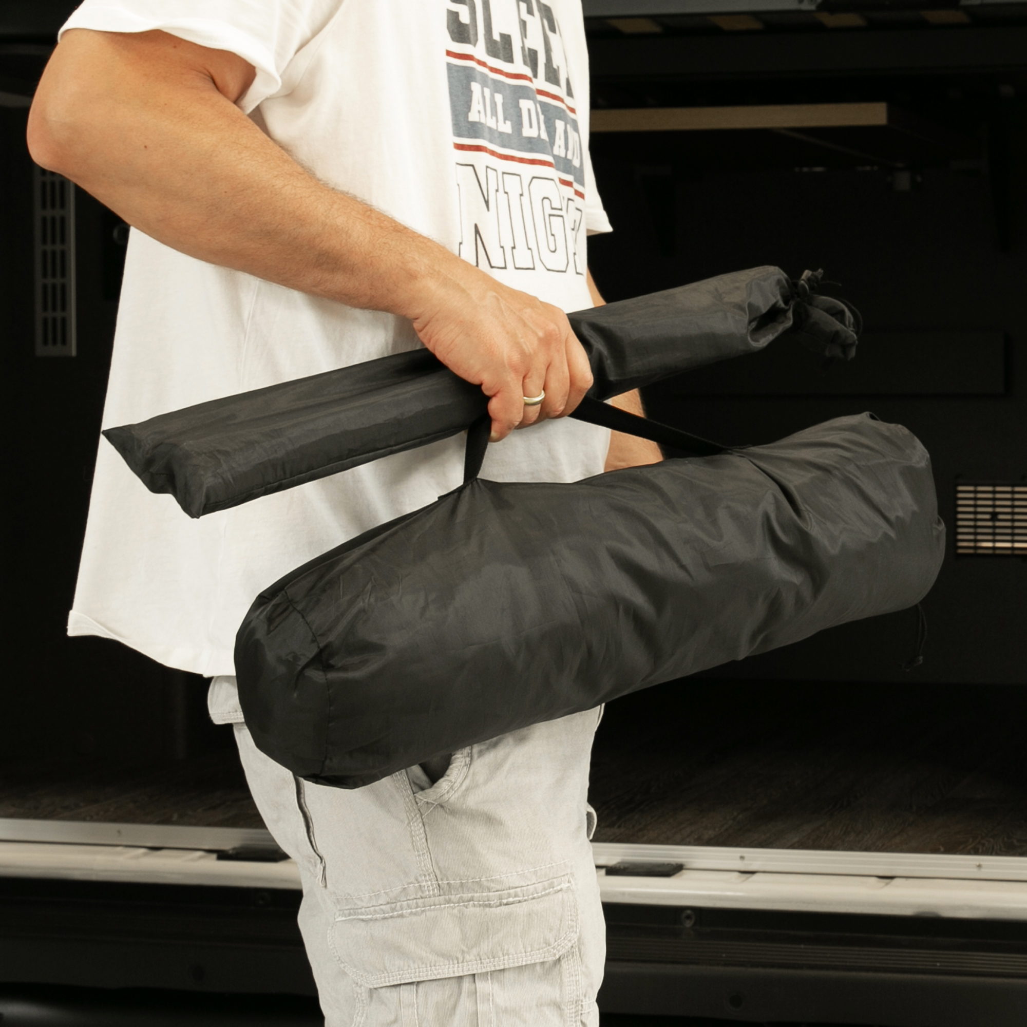 Bolsa de almacenamiento your GEAR Catania para camper, color negro, portátil, con asas, ideal para organizar muebles y accesorios en la bodega trasera de caravanas o furgonetas.