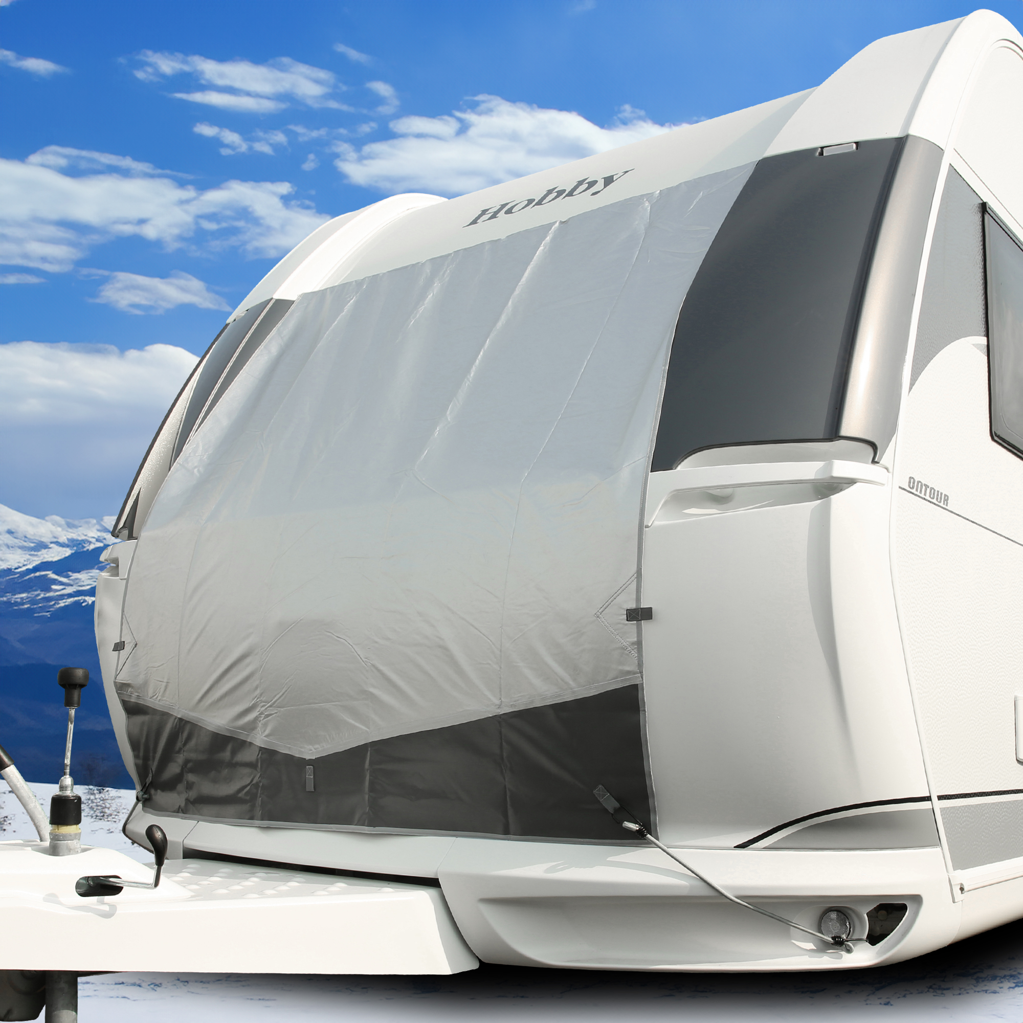 your GEAR caravan thermal bug protection cover 200 x 160 cm attached to the front of a white caravan, showing durable, weather-resistant material for winter and summer protection against cold, heat, and insects.