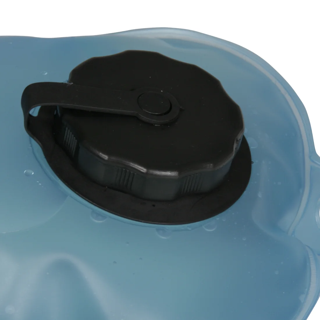 Close-up of the 10T WB 1.5L hydration bladder showing a blue water reservoir with a large black screw cap and sealing ring, designed for backpacks and outdoor activities like hiking and trekking.