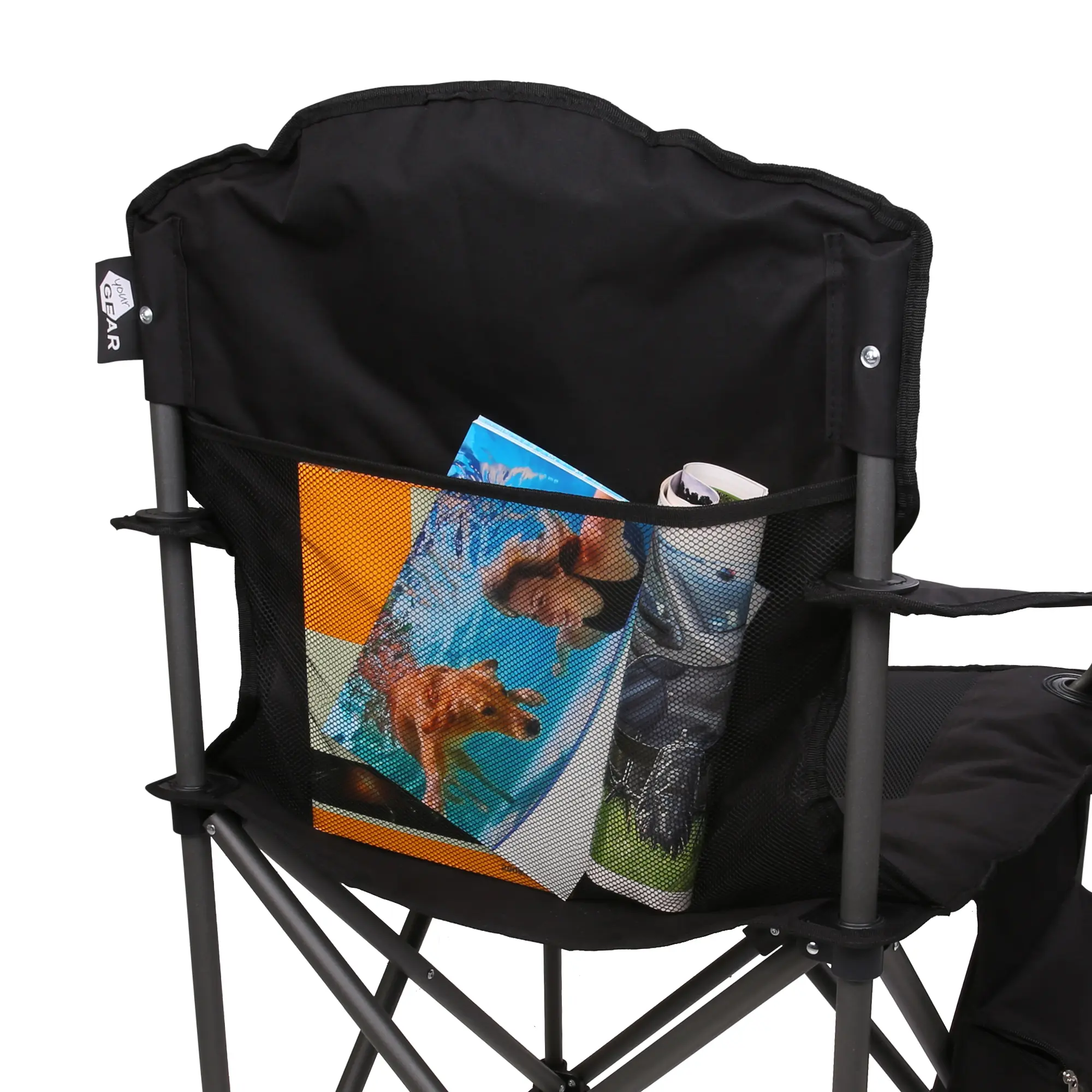 your GEAR Campingstuhl Fano mit schwarzem 3D-Mesh, stabilem Metallrahmen, Netztasche am Rücken mit Zeitschriften, Armlehne mit Getränkehalter, Organizer und Kühltasche, faltbar bis 250 kg belastbar.