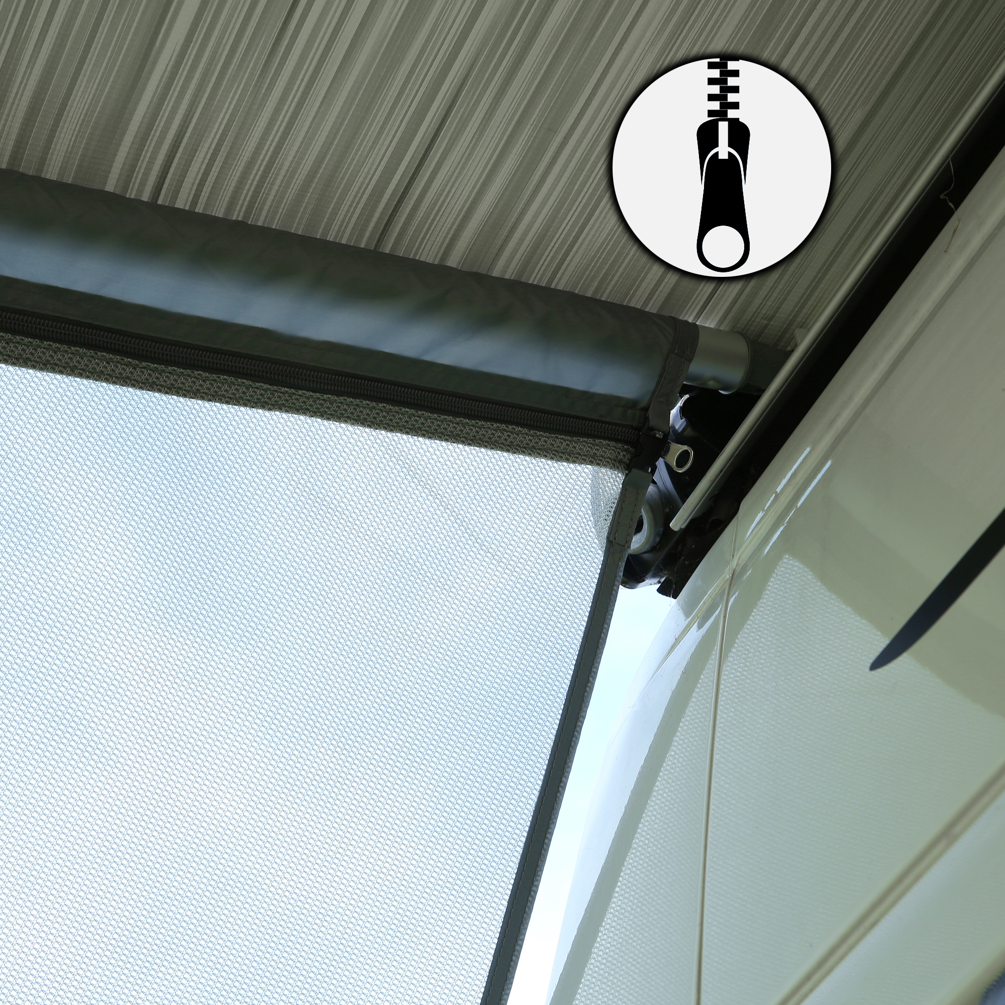 Wind-permeable your GEAR Capri Side Blocker panel for awnings, shown mounted on a vehicle. Features mesh fabric, zipper fastening, and fits 250 cm awnings for sun and privacy protection on campers or caravans.