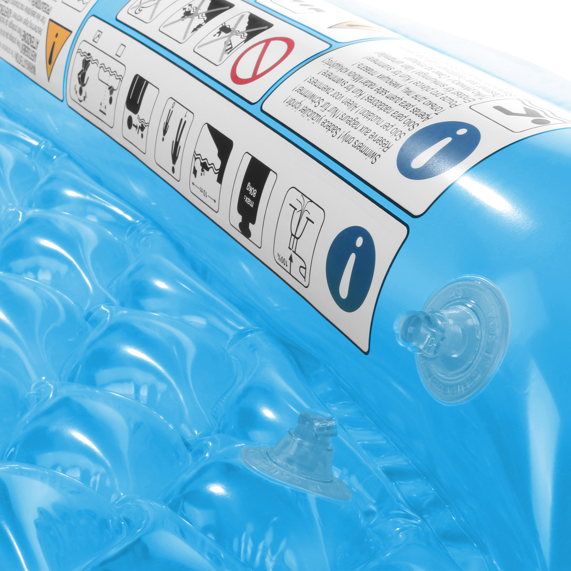 Detailansicht der blauen Jilong Wave Mat Luftmatratze mit Waffelstruktur, zwei Luftventilen und Sicherheitshinweisen aufgedruckt, ideal als Schwimmliege für Pool, Strand oder See.