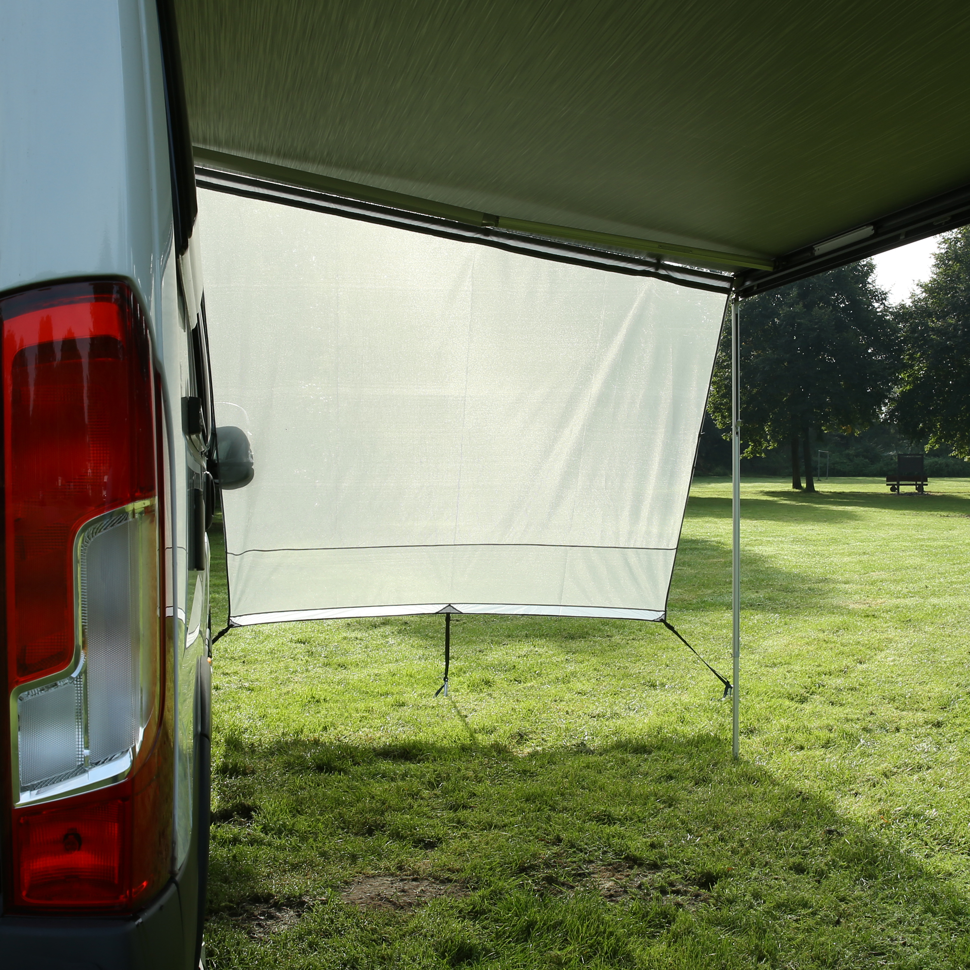 Wind-permeable your GEAR Capri Side Blocker attached to a vehicle awning, providing sun and privacy protection; shown mounted with tension rods, suitable for campers, RVs, and caravans with 250 cm extension.