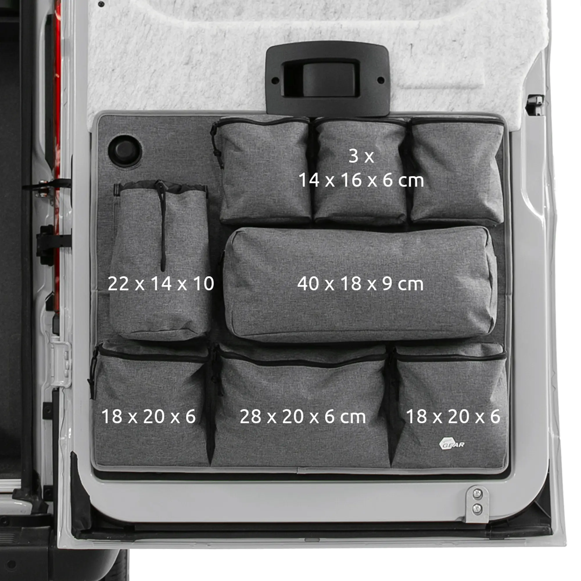 Organizer your GEAR Ortles R für Kastenwagen-Hecktür rechts, mit 8 unterschiedlich großen, grauen Taschen zur Aufbewahrung von Campingzubehör und Werkzeug, montiert an der Innenseite einer Fahrzeugtür.