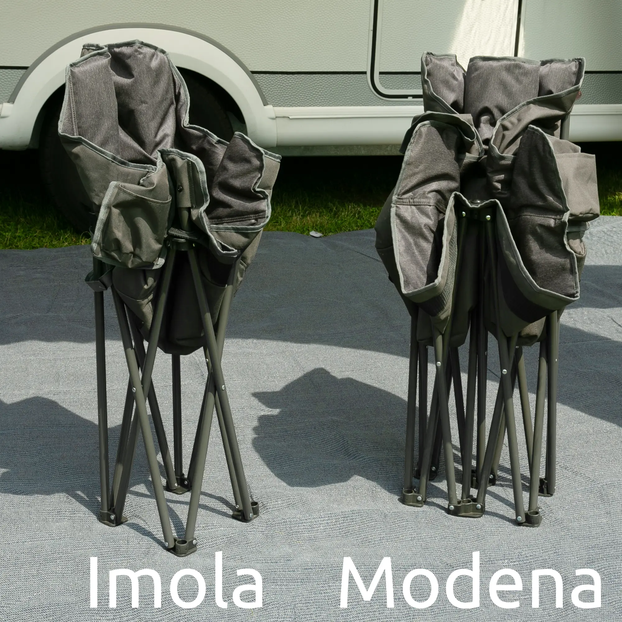 Sofa de camping your GEAR Modena XXL plié, pour 2 personnes, structure en acier robuste, tissu Oxford rembourré, design bicolore, pieds larges pour plus de stabilité, comparé au modèle Imola à gauche.