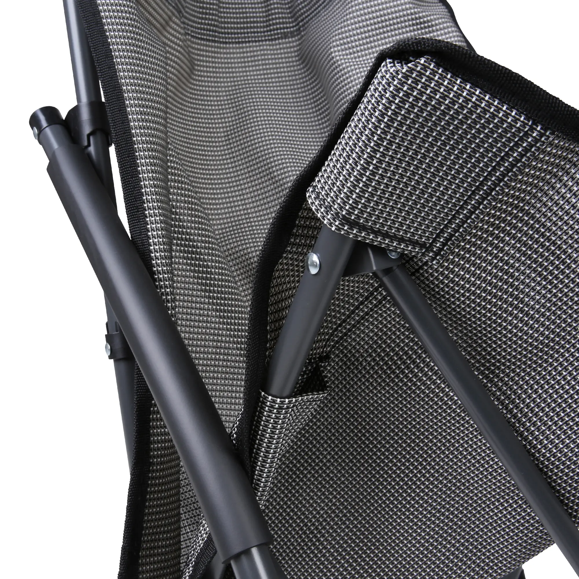 Silla de playa your GEAR Olbia con estructura negra, tejido textilene tricolor resistente, respaldo alto y reposacabezas acolchado. Detalle de costuras reforzadas y materiales robustos, ideal para camping o jardín.