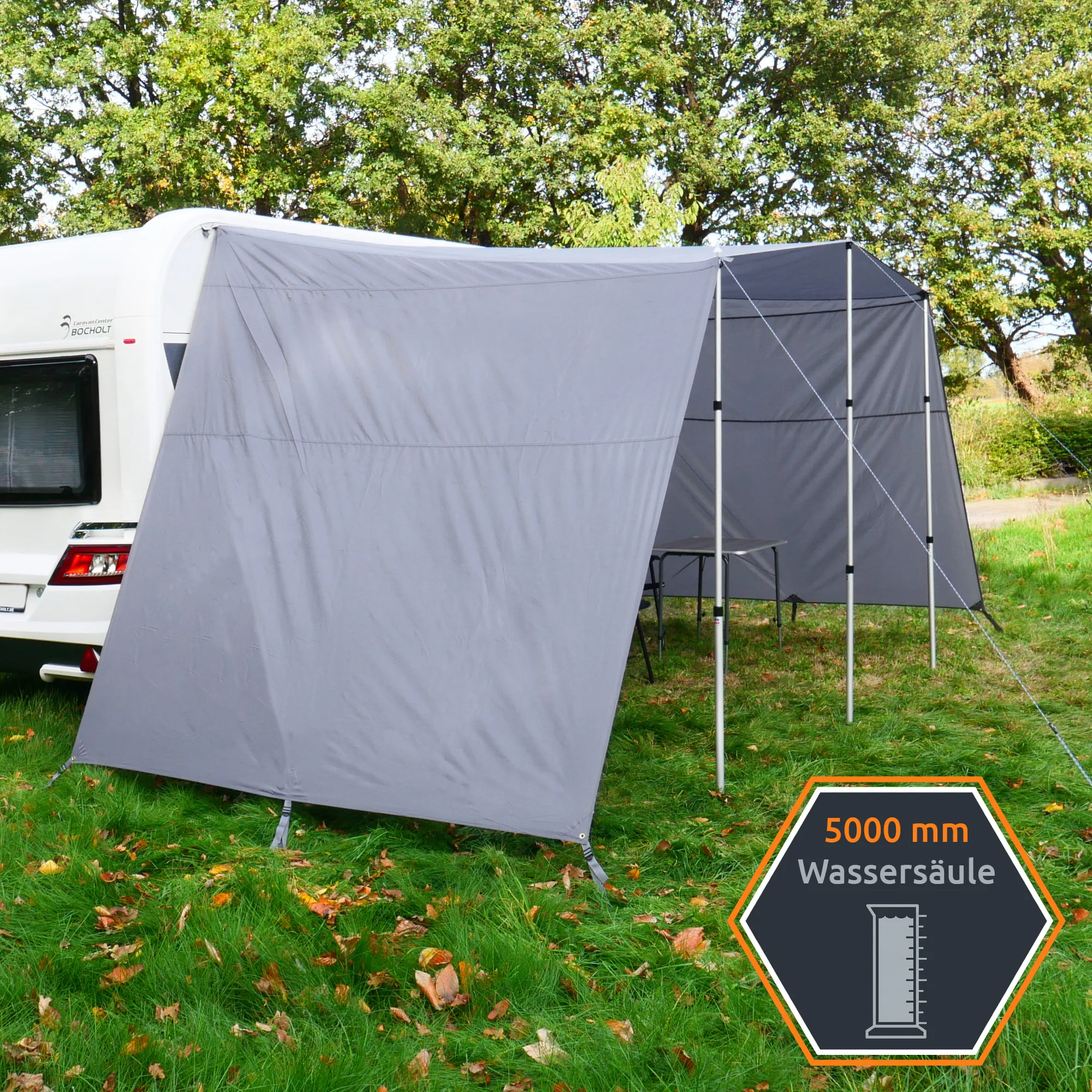 Auvent gris pour caravane your GEAR Teramo 450 x 240 cm avec panneaux latéraux, poteaux télescopiques en aluminium, attaches et haubans, tissu imperméable et protection solaire UV50+, montage rapide devant un camping-car.