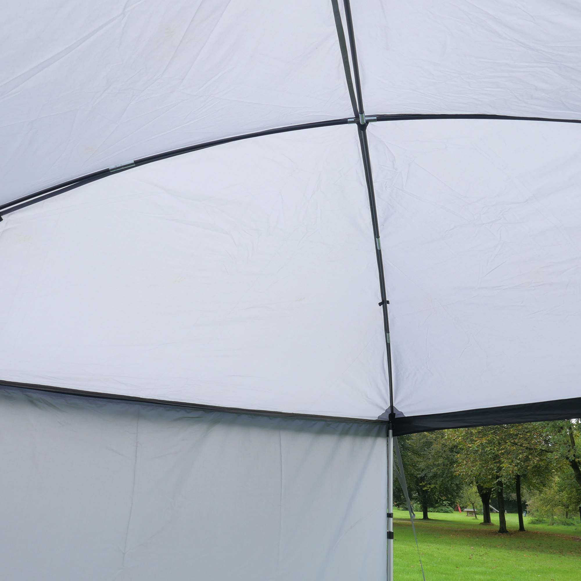 Sonnendach your GEAR Parasol für Bulli und Wohnmobil, 260 x 260 cm, mit überkreuztem Fiberglas-Gestänge, Seitenwand und hoher Stehhöhe, ideal als Busvorzelt beim Camping, stabil und wetterfest.