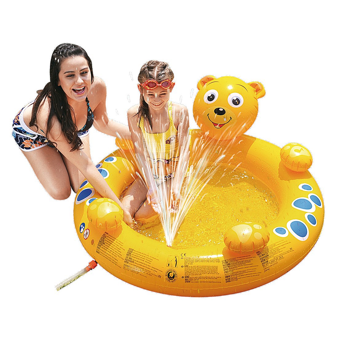 Jilong Bär Spray Pool 130x118x45 cm, gelber Kinderpool in Bärenform mit Wassersprühfunktion, zwei Kinder spielen im aufblasbaren Planschbecken, bunte Tatzen-Designs am Rand, Gartenschlauchanschluss sichtbar.