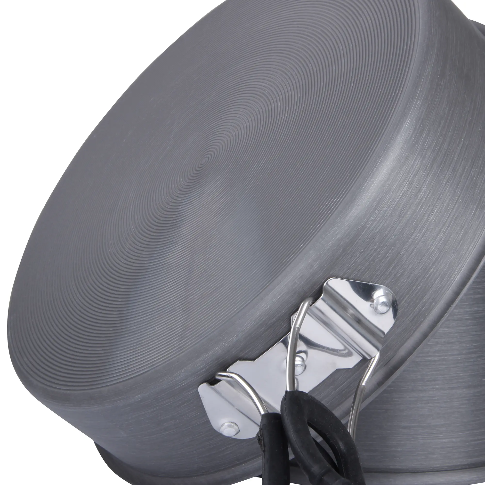 Set di pentole e padelle 10T Ranger VI+ per campeggio, realizzato in alluminio leggero con fondo antiscivolo e manici pieghevoli in metallo, ideale per gruppi da 6 a 10 persone, dettagli in primo piano.