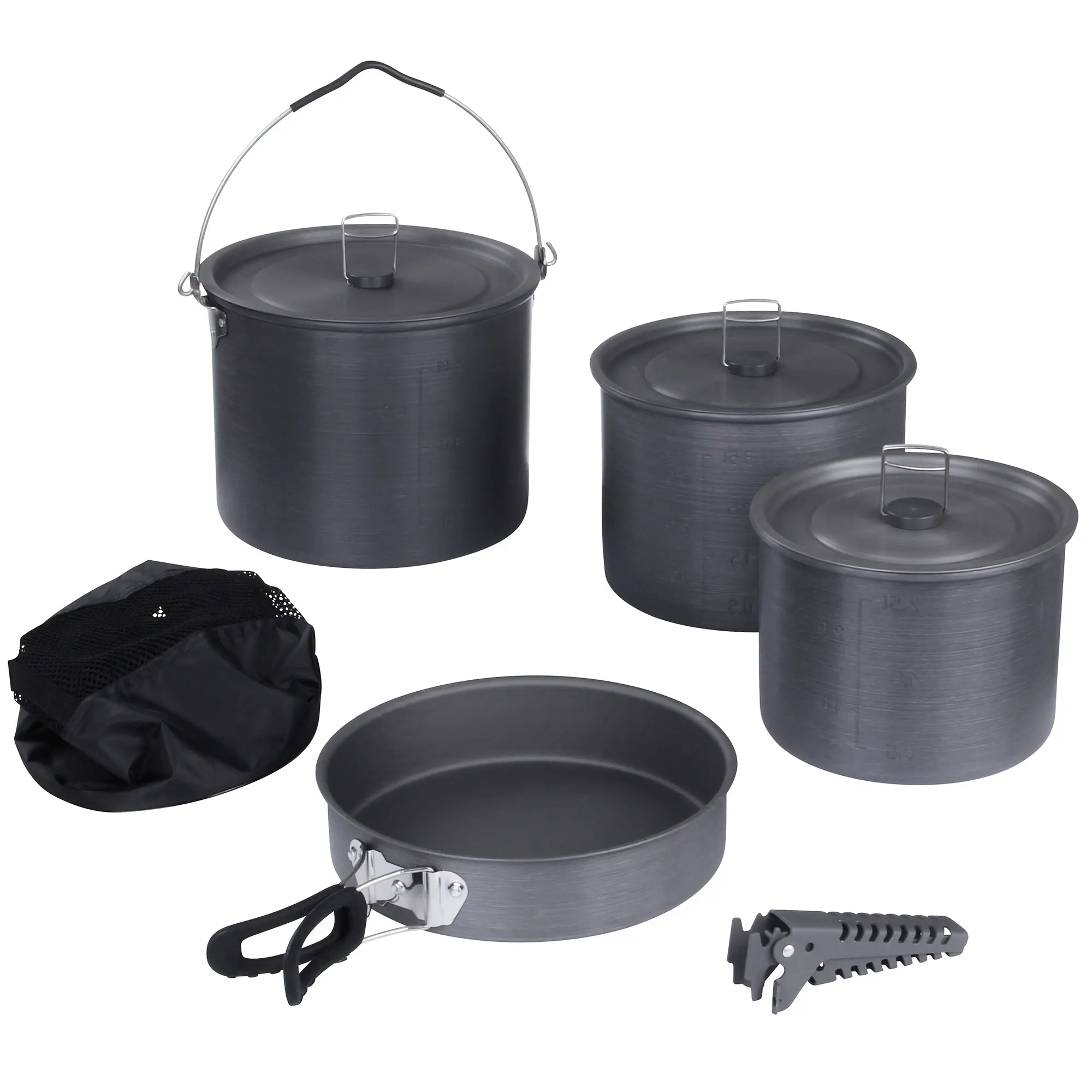 Camping Kochset 10T Ranger VI+ für 6–10 Personen, bestehend aus drei Töpfen mit Deckel, einer Pfanne, abnehmbarem Griff und Netzbeutel, aus pflegeleichtem, dunklem Material, ideal für Outdoor-Kochen.