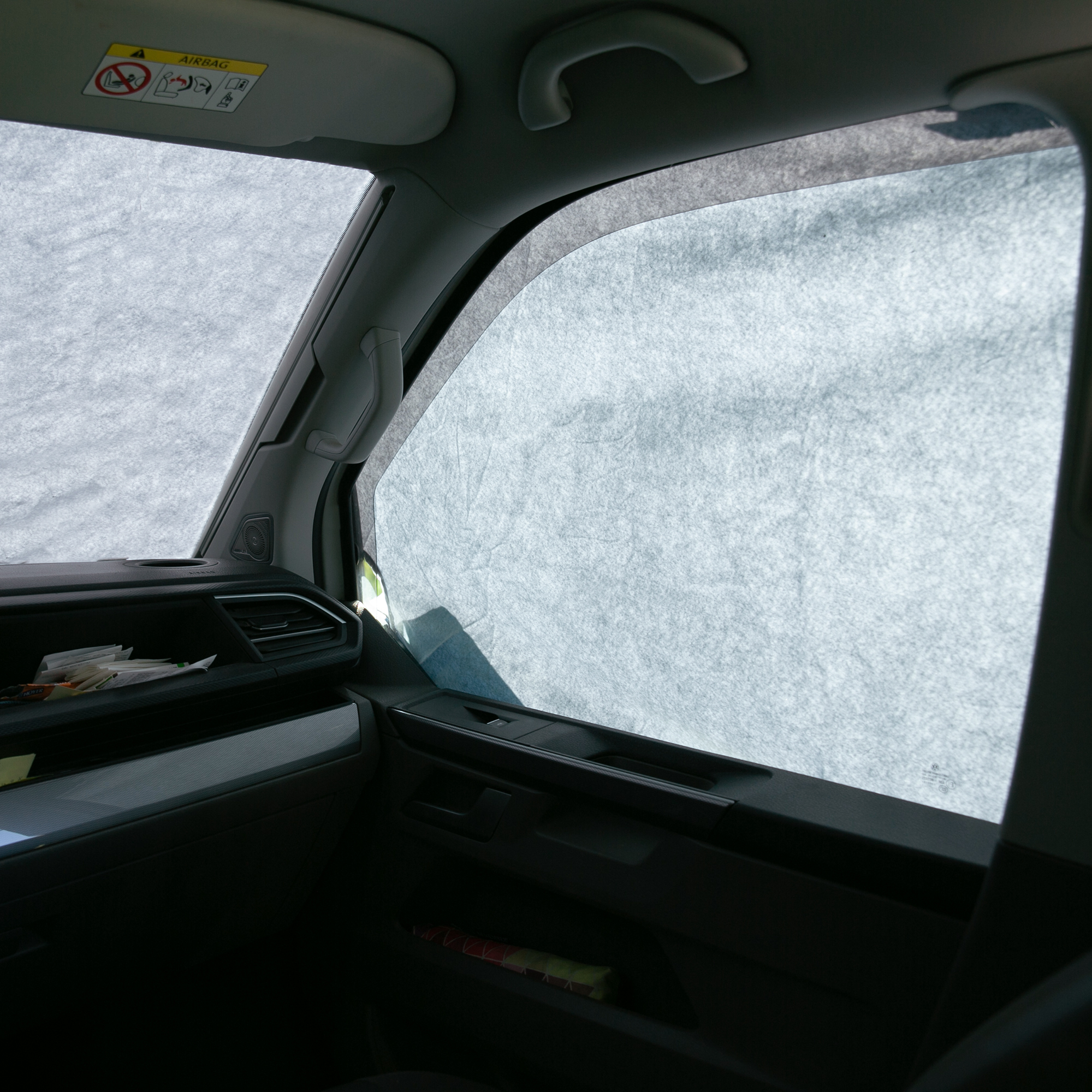 Blickdichte your GEAR Brindisi Sonnenschutzmatte an Front- und Seitenscheibe im Wohnmobil, passend für Fiat Ducato, Citroën Jumper und Peugeot Boxer, silber-reflektierendes Thermomaterial, vollständiger Sicht- und Hitzeschutz.