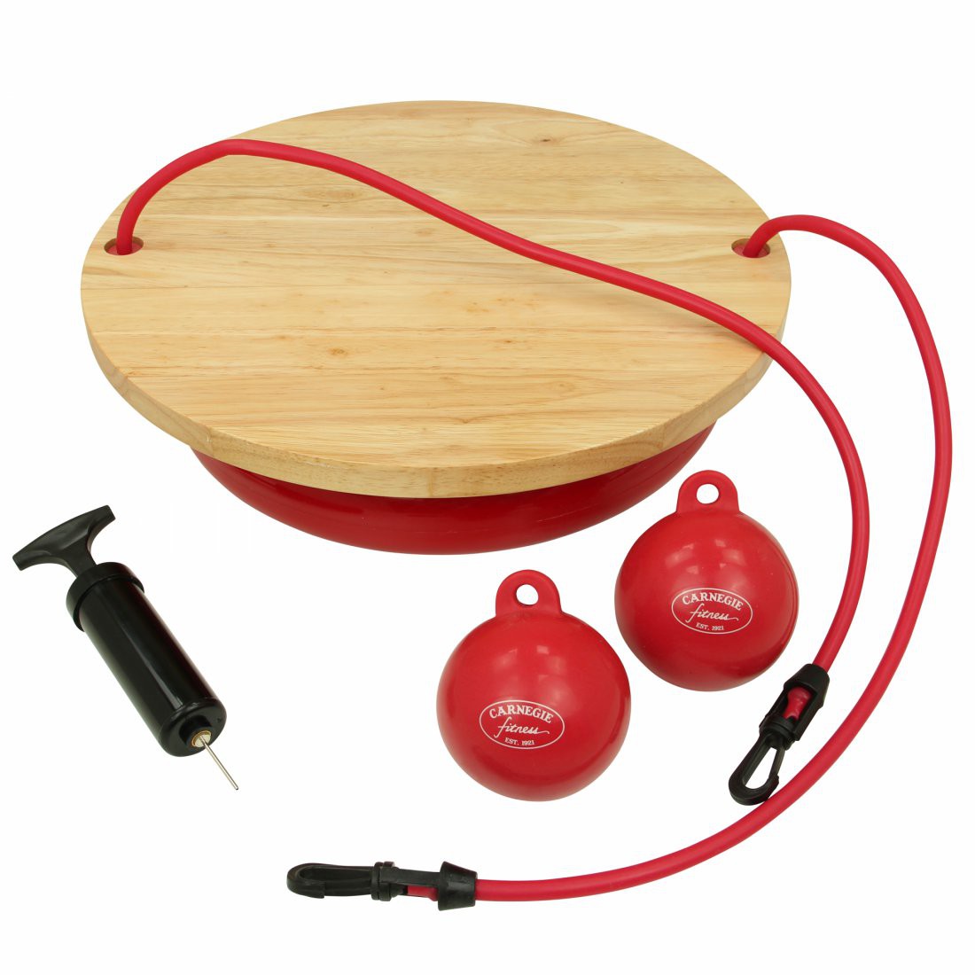 Carnegie Balance Board aus Holz mit rotem, halbrundem Unterteil, zwei roten Toning-Bällen, rotem Widerstandsband und schwarzer Luftpumpe; Fitness-Set für Balance- und Krafttraining.