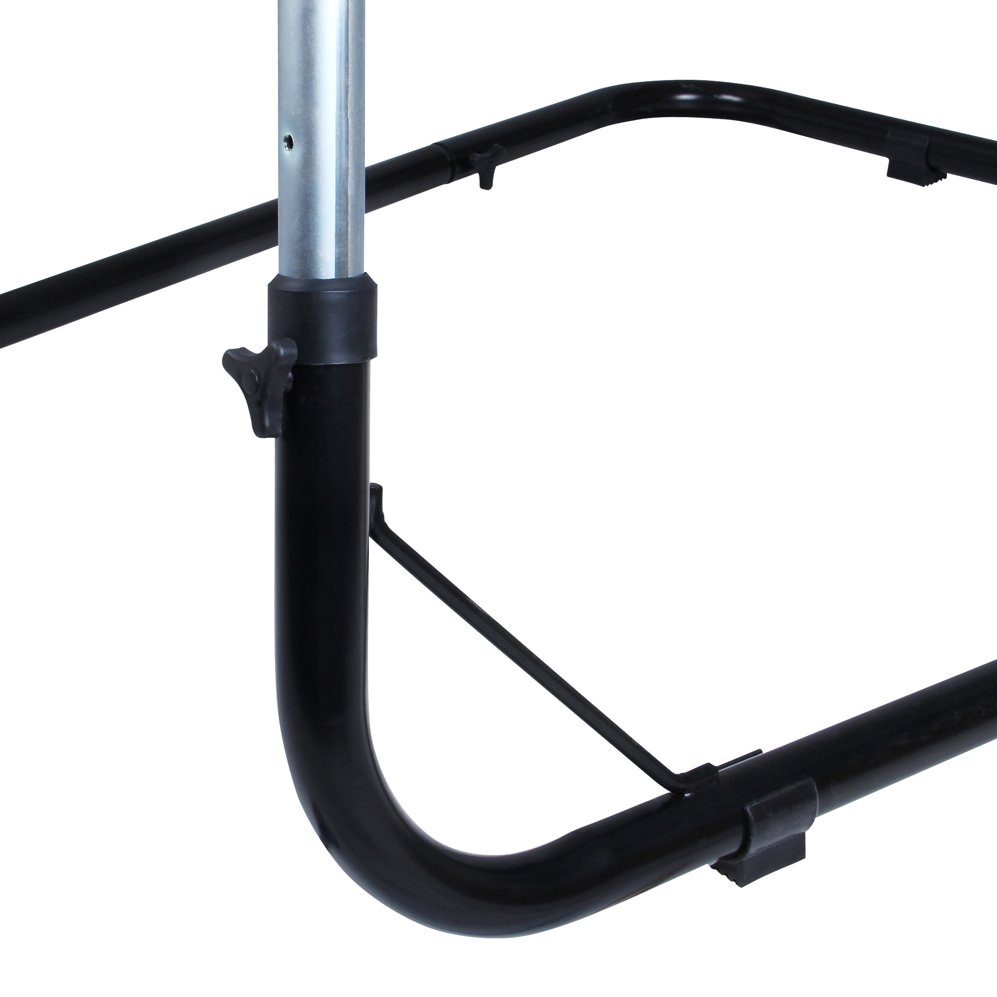Höhenverstellbares your GEAR Hängesesselgestell aus schwarzem, pulverbeschichtetem Metall mit stabilem Standfuß, rutschfesten Gummifüßen und rostbeständiger Oberfläche, geeignet für Hängesessel bis 240 kg.