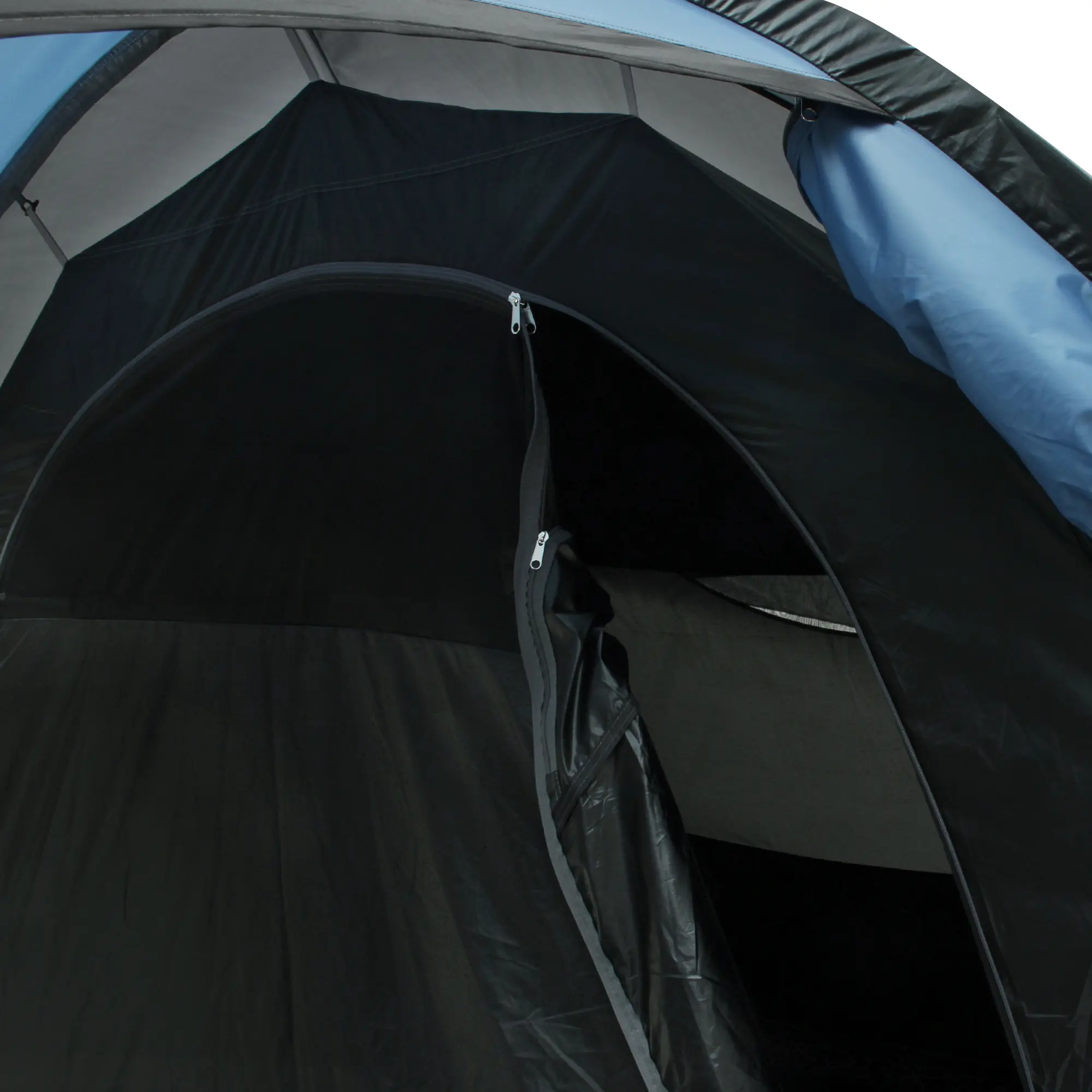 Kuppelzelt your GEAR Chinook 4, Ansicht des Eingangs mit Reißverschluss, Innenzelt in Schwarz, Außenzelt in Blau und Grau, großzügiger Wohnraum, geeignet für 4 Personen, Stehhöhe.