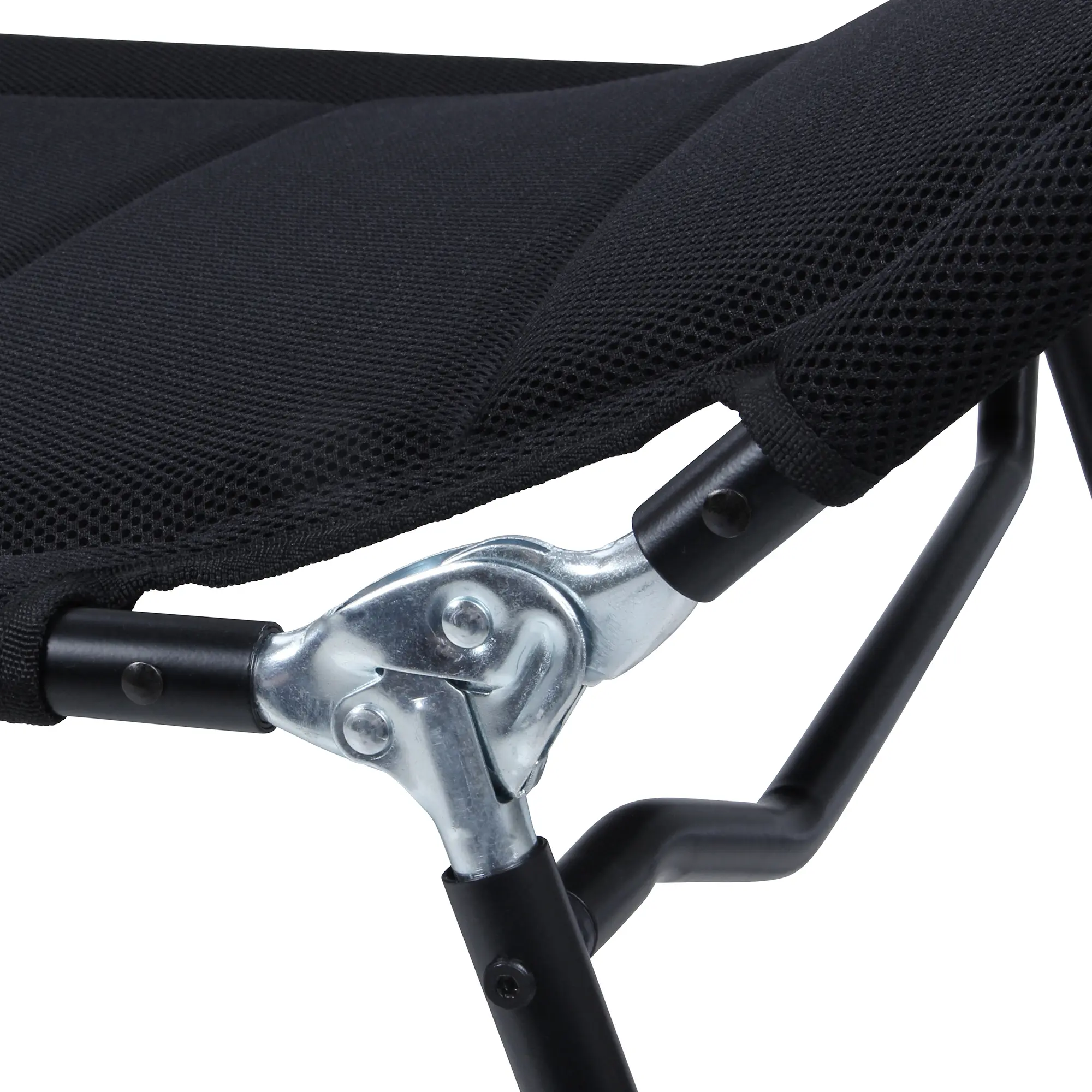 Dettaglio della yourGEAR Sonnenliege Salina 3D: struttura pieghevole in alluminio nero con snodo in metallo, rivestimento imbottito in tessuto mesh 3D traspirante e ad asciugatura rapida.