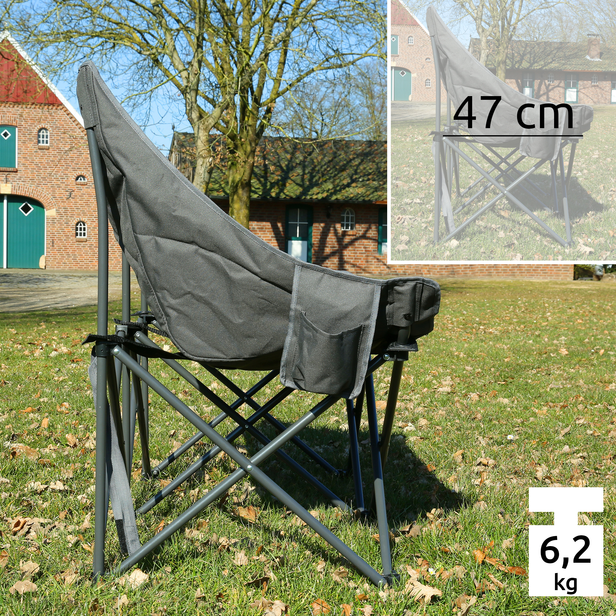 Gepolstertes your GEAR Campingsofa Modena für 2 Personen, XXL-Format, faltbar, mit Seitentasche, stabilem Stahlrahmen, 47 cm Sitzhöhe, 6,2 kg Gewicht, Outdoor geeignet, auf Wiese vor Haus platziert.