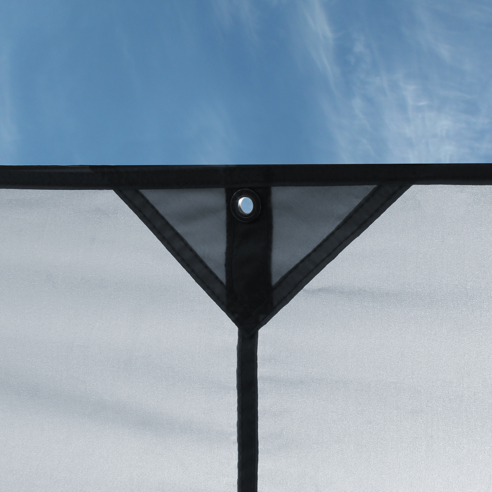 Toldo para caravana yourGEAR de 3 x 2,4 m en color gris, detalle de lona resistente con refuerzo negro y ojal metálico para fácil montaje, protección UV 50+, ideal como sombra y protección contra lluvia.