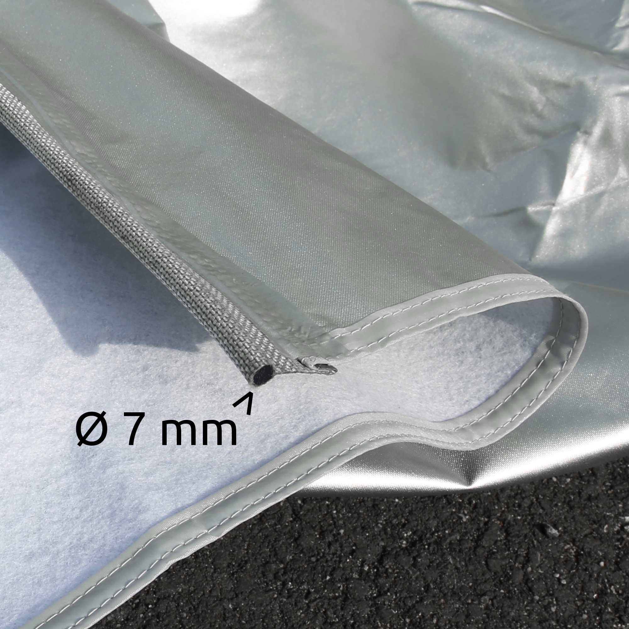 Close-up of your GEAR Padua caravan window awning, showing durable silver fabric, 7 mm piping (keder), and reinforced stitching, ideal for UV 80+ sun protection and waterproof coverage for caravans.