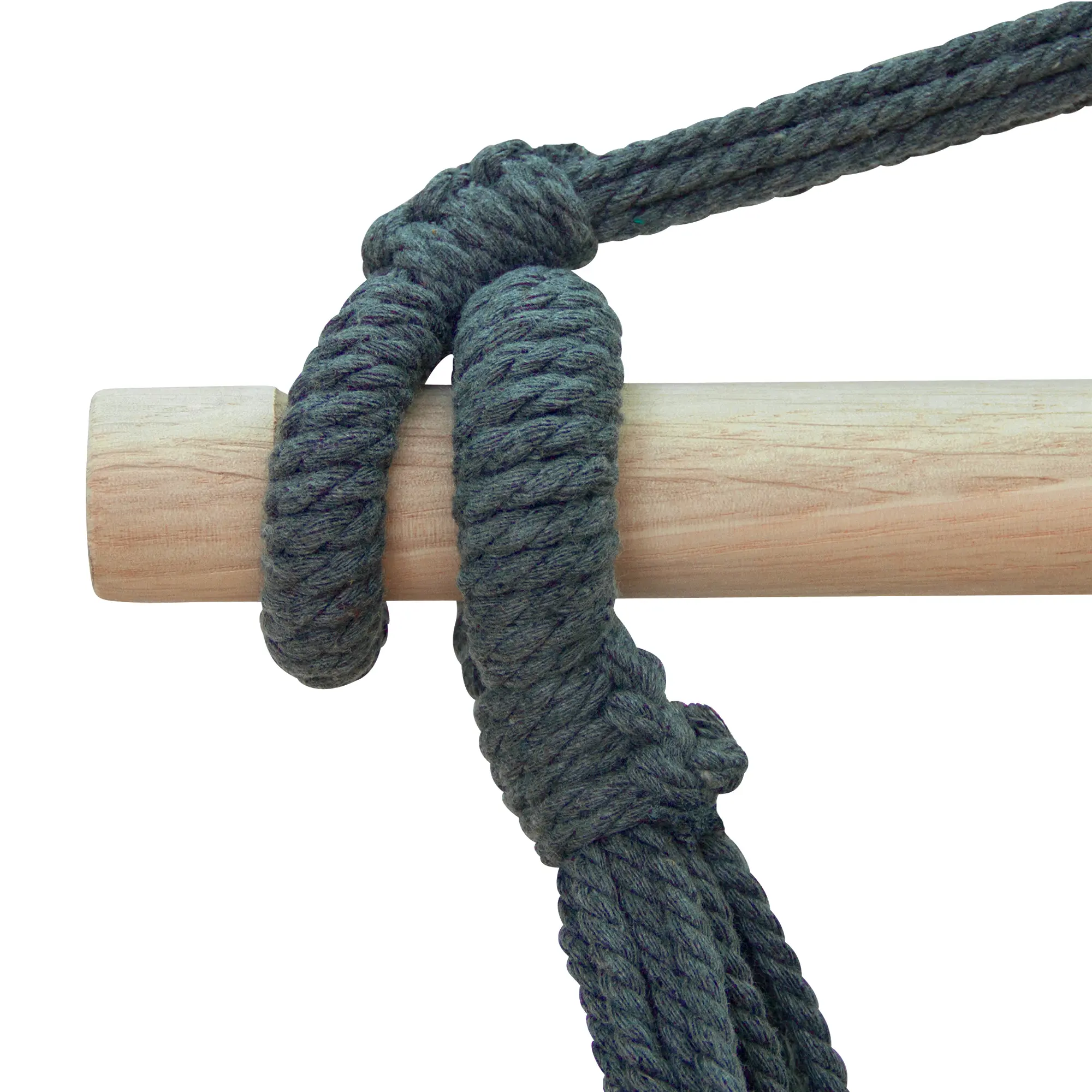 Close-up of yourGEAR Elba XL hanging chair: sturdy dark rope tightly knotted around a light wooden bar, showing the robust construction and high load capacity for secure indoor or outdoor use.
