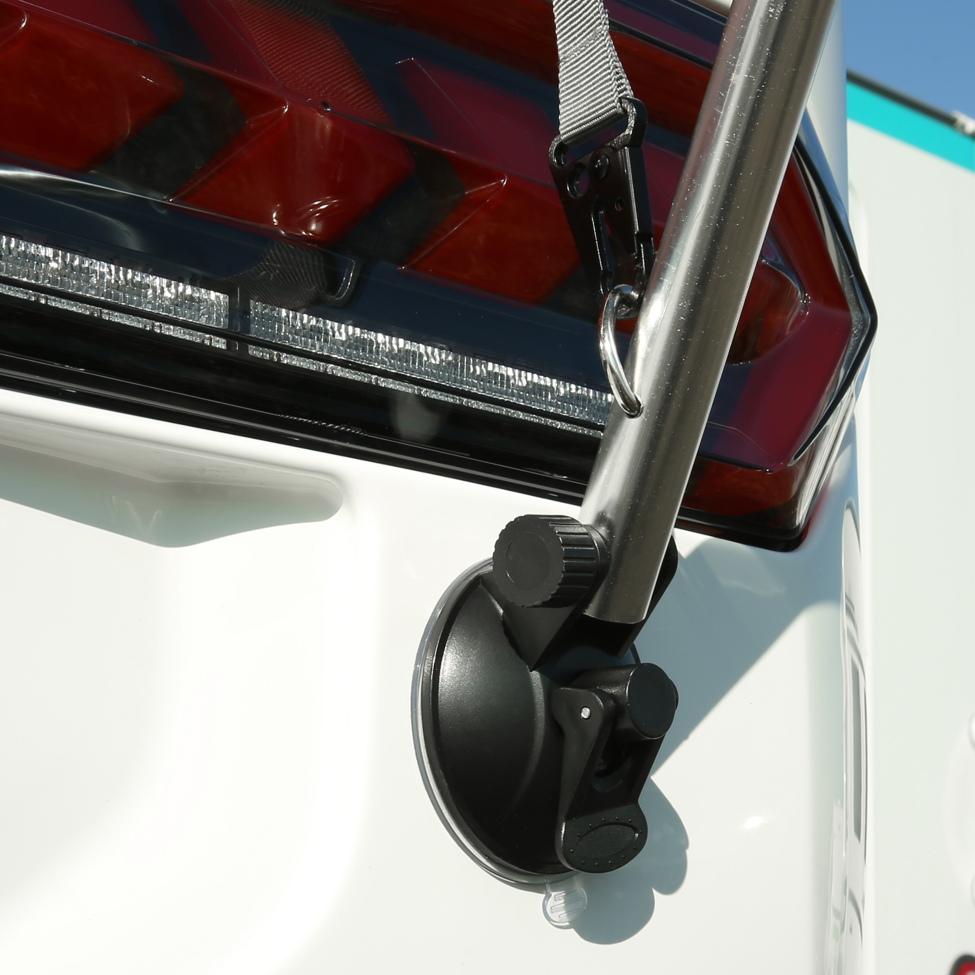 Close-up of your GEAR Padua caravan window awning with 7 mm piping, showing the telescopic aluminum pole attached to a vehicle via a strong suction cup and strap, UV 80+ sun protection.
