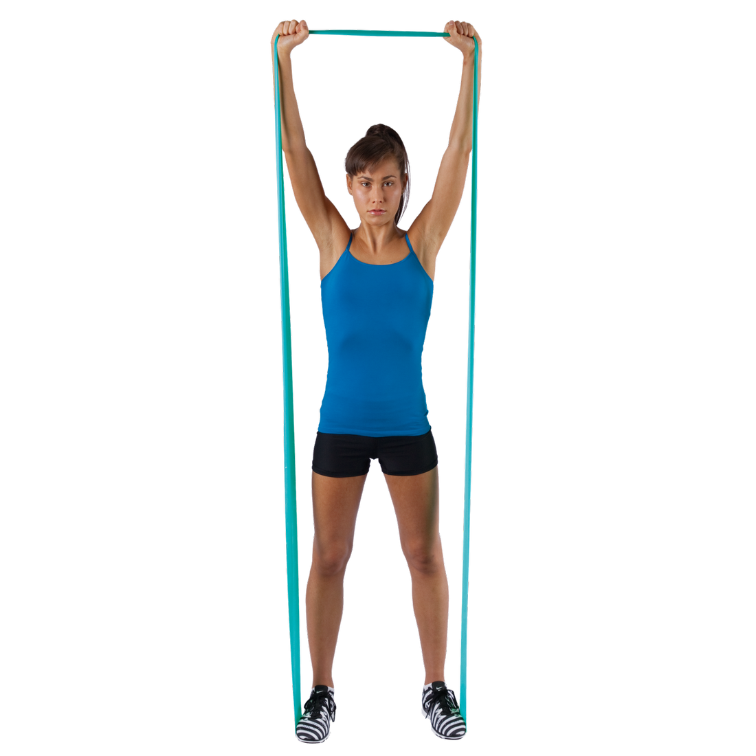 Donna in abbigliamento sportivo usa lo Spirit Fitnessband 183x10 cm, banda elastica azzurra senza lattice con resistenza 13,5 kg, ideale per esercizi di forza e stretching, categoria expander.