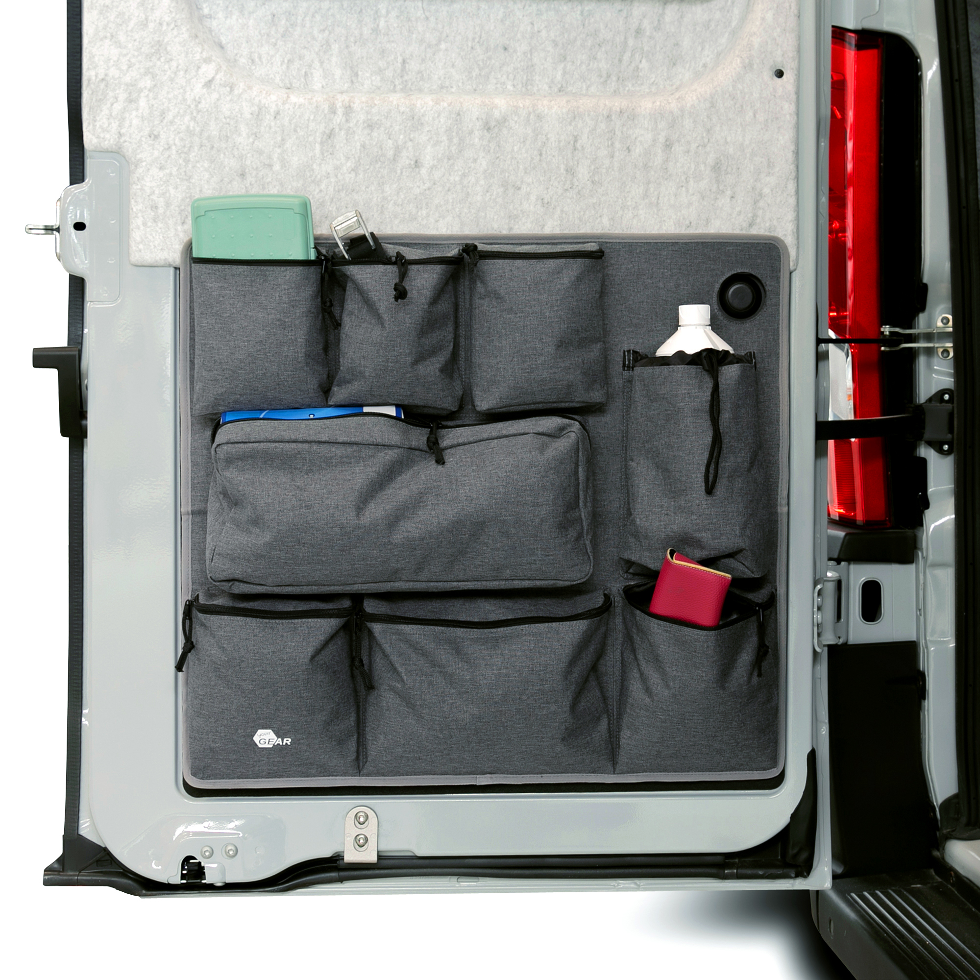 Organisateur your GEAR Ortles L pour porte arrière gauche de fourgon aménagé, avec 8 poches robustes de tailles variées, offrant un rangement pratique pour accessoires, outils et objets de voyage.