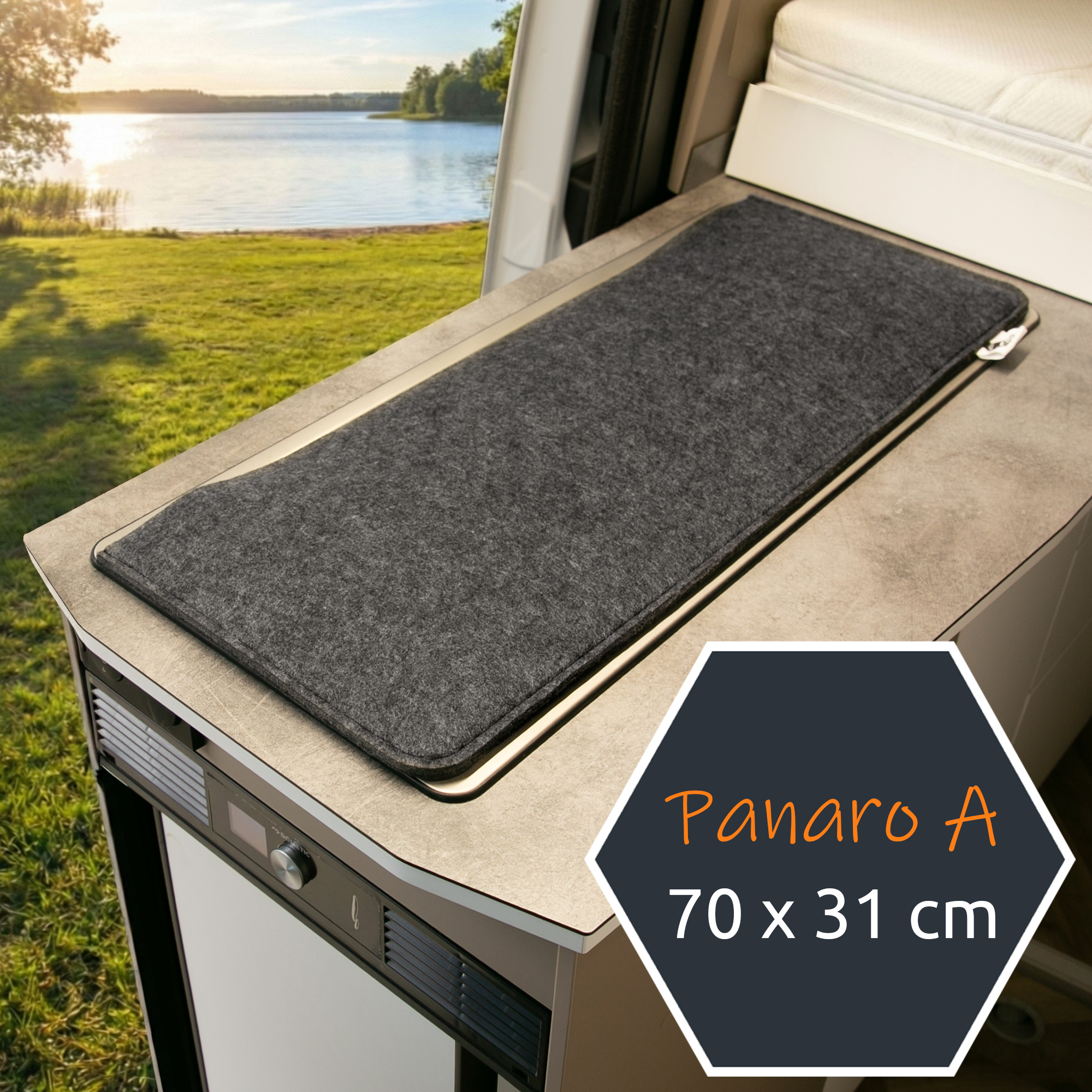 Couvercle de protection Panaro A your GEAR en feutre gris, 70x31 cm, posé sur une cuisinière de camping-car, protège des vibrations et des rayures dans la cuisine du van ou camping-car.