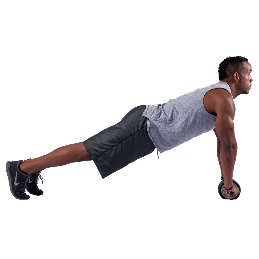 Uomo che utilizza il Spirit Dual Wheel Ab Toner Bauchtrainer di Spirit TCR per allenare addominali e schiena; doppia ruota visibile, impugnature ergonomiche, ideale per esercizi fitness a casa.