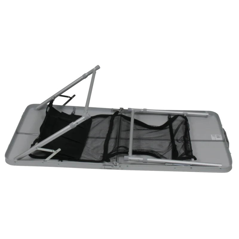 Table de camping pliable 10T Portable Family pour 4 personnes, structure en aluminium, avec tabourets intégrés, présenté en position repliée avec filet de rangement noir visible sous le plateau.