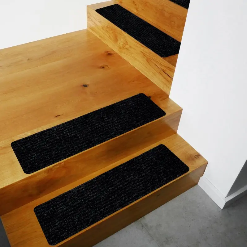 Tapis de marche yourGEAR auto-adhésif gris foncé 76x20cm sur marches en bois, surface antidérapante avec dessous TPR, lot de 15 tapis pour escalier, protection et sécurité pour escaliers intérieurs.