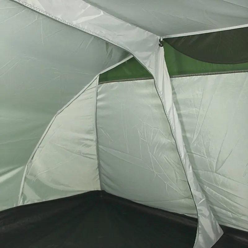 Intérieur du Fridani DTG 5 personnes, montrant l’espace debout, la séparation du vestibule, la ventilation et le sol imperméable. Parfait pour le camping en famille, protection contre l’humidité et les insectes.