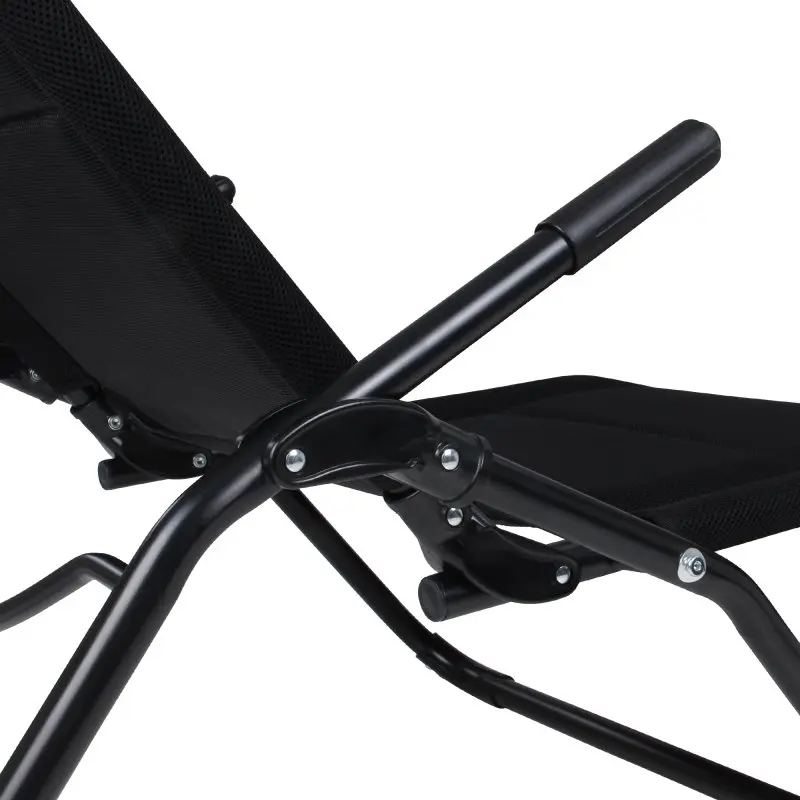 Dettaglio della yourGEAR Lettino 3D: struttura in alluminio nero da 25 mm, rivestimento in tessuto 3D Mesh traspirante, bracciolo e snodi visibili. Lettino pieghevole per esterni, sauna o giardino.