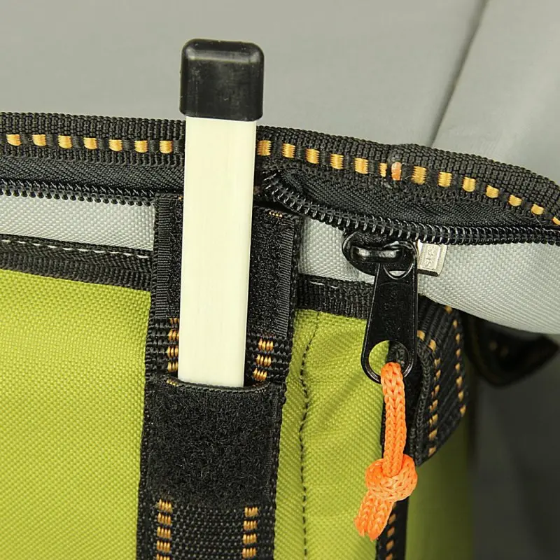 Detalle del 10T Cooler Trolley Bollerwagen: cremallera negra con tira naranja, varilla metálica con tope negro y tejido verde resistente, parte del compartimento térmico visible. Ideal para playa y picnic.