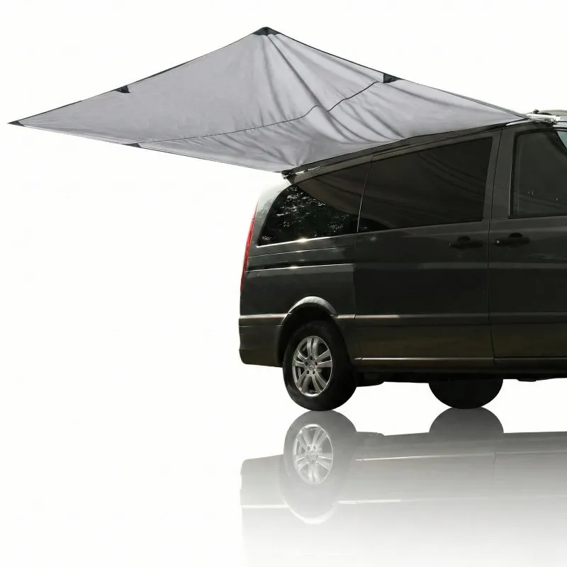 Toldo gris rectangular your GEAR Cavoli 260x240 cm instalado en lateral de furgoneta, tejido UV50+ con ojales en esquinas, sin mástiles ni accesorios, ángulo inclinado y costuras visibles, ideal como toldo para camper y autocaravana.