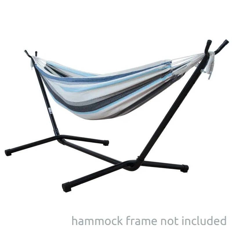 Hamac yourGEAR Maui Aqua 200x120 cm en coton à rayures bleu, gris et blanc, capacité 240 kg, sans support, présenté sur un cadre noir. Idéal pour intérieur et extérieur, livré avec sac de transport.