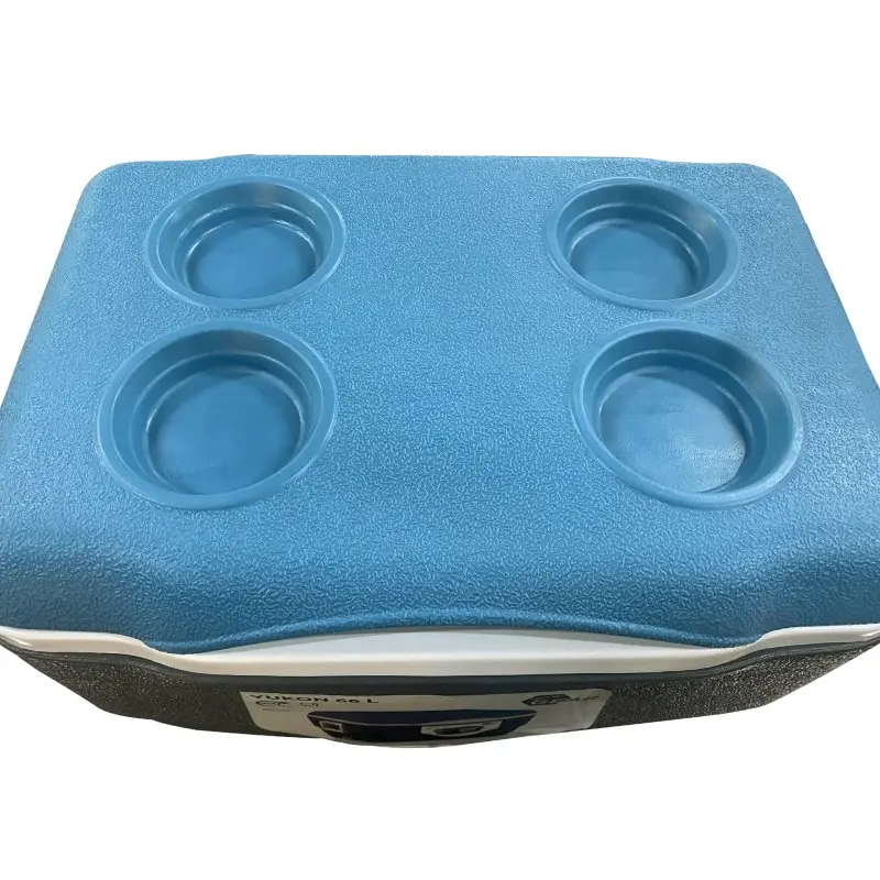 Set de neveras your GEAR Yukon de 66 L y 32 L, con tapa azul y cuatro portavasos integrados, fabricadas en material aislante PU para mantener el frío hasta 47 horas. Ideal para camping y exteriores.
