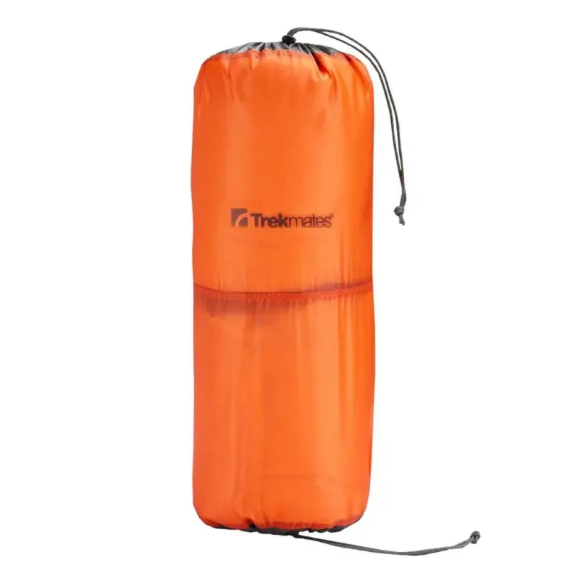 Bolsa de almacenamiento Trekmates Stuff Bag 2L en color naranja, fabricada en nailon ligero y resistente al agua, con doble apertura mediante cordón y dos compartimentos para organizar equipaje.