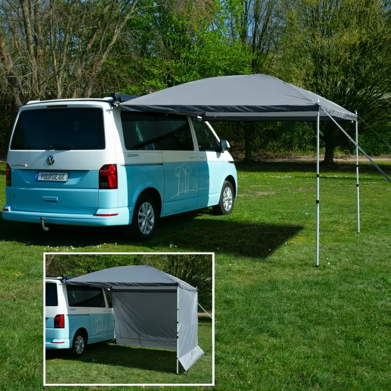 Auvent your GEAR Parasol gris 260x260 cm fixé à un van VW, avec structure télescopique en aluminium et deux parois latérales amovibles, offrant une grande zone d’ombre pour camping-car ou fourgon aménagé.