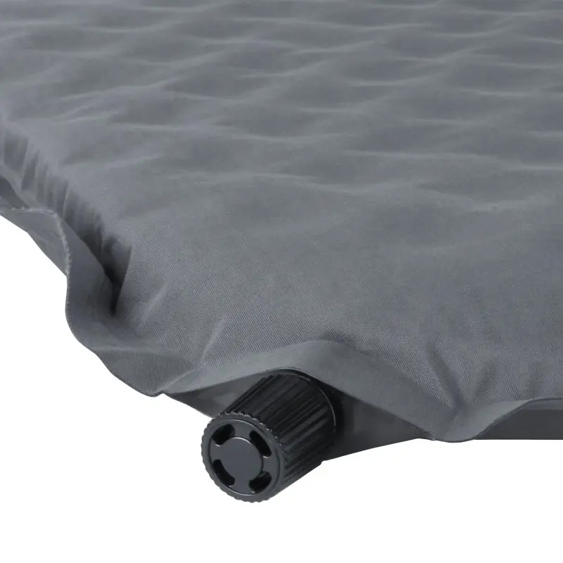 Cojín térmico yourGEAR autoinflable de 40x30x3,5 cm en color gris, con válvula de inflado visible y superficie acolchada, ideal como asiento para camping, excursiones o viajes.