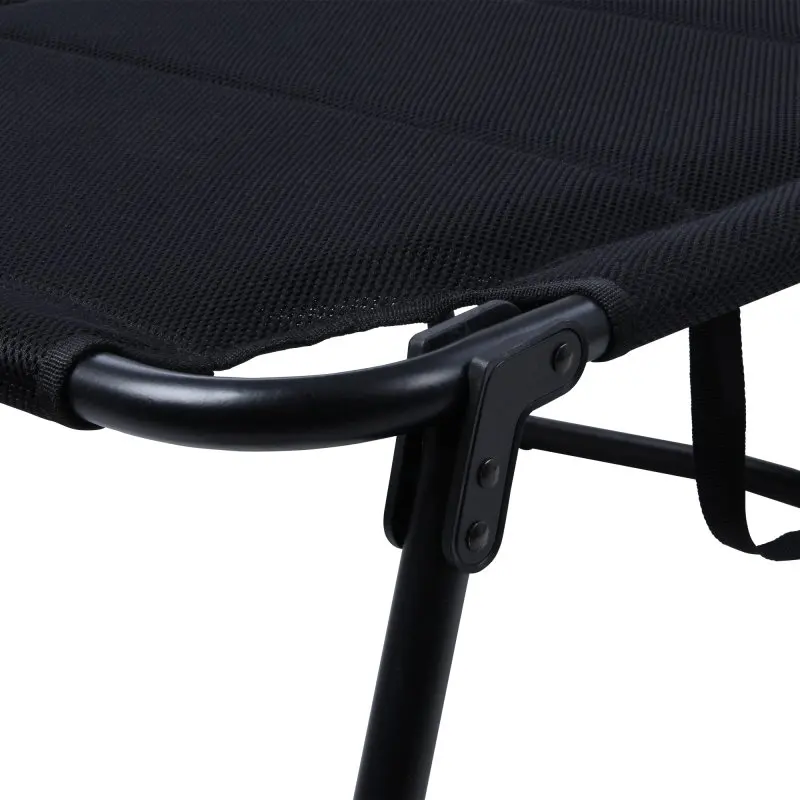 Détail du cadre en aluminium noir et du revêtement en maille 3D respirante de la chaise longue yourGEAR Salina 3D, montrant la structure solide et le tissu rembourré à séchage rapide.
