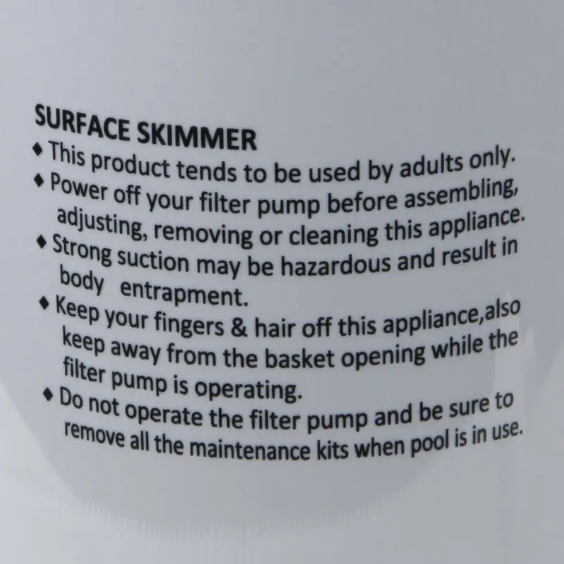 Detailaufnahme eines your GEAR Skimmer Duo Pool Einhängeskimmer mit englischer Sicherheitshinweis-Beschriftung auf weißem Gehäuse; geeignet für Stahlrahmen- und Luftringpools, sichtbarer Hinweis auf starke Saugkraft und Sicherheit.