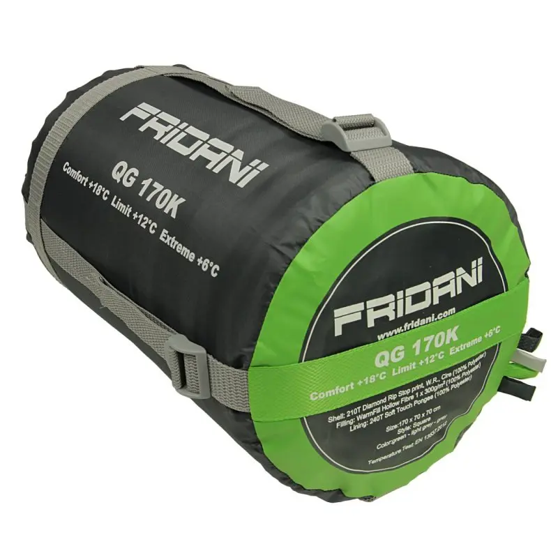 Sacco a pelo Fridani QG 170K nero e verde, compresso nella sua custodia con cinghie grigie, specifiche di temperatura e materiali stampate sulla superficie.