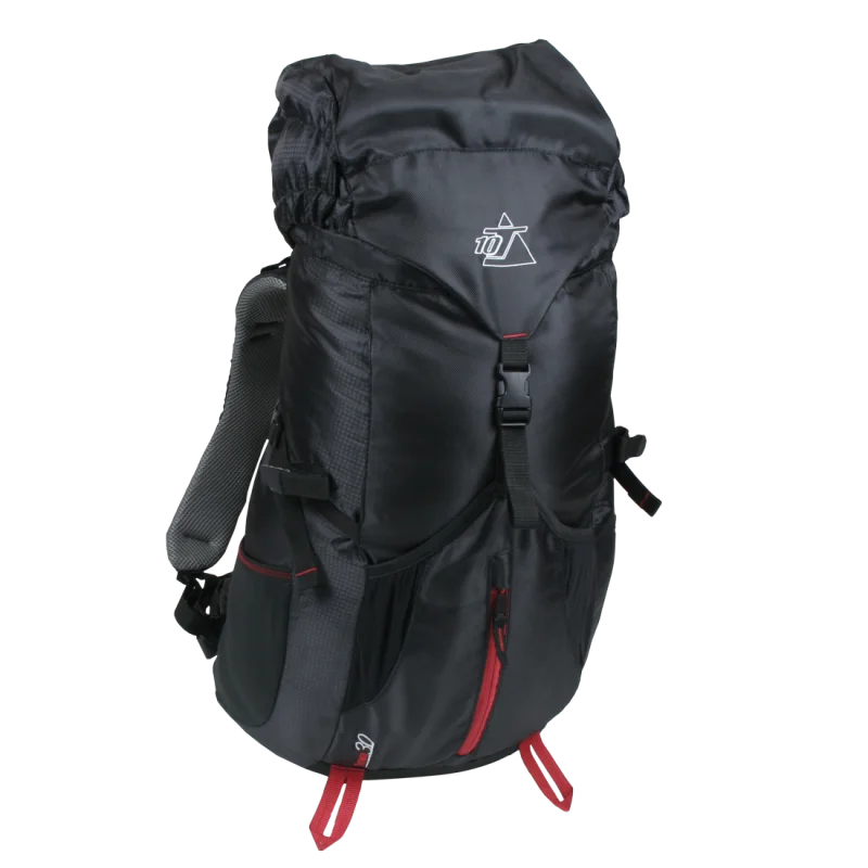 Mochila 10T Towa 30L negra para senderismo, con correas ajustables, bolsillos laterales de malla, detalles en rojo, cierre frontal y logo visible. Incluye funda impermeable y sistema de hidratación.