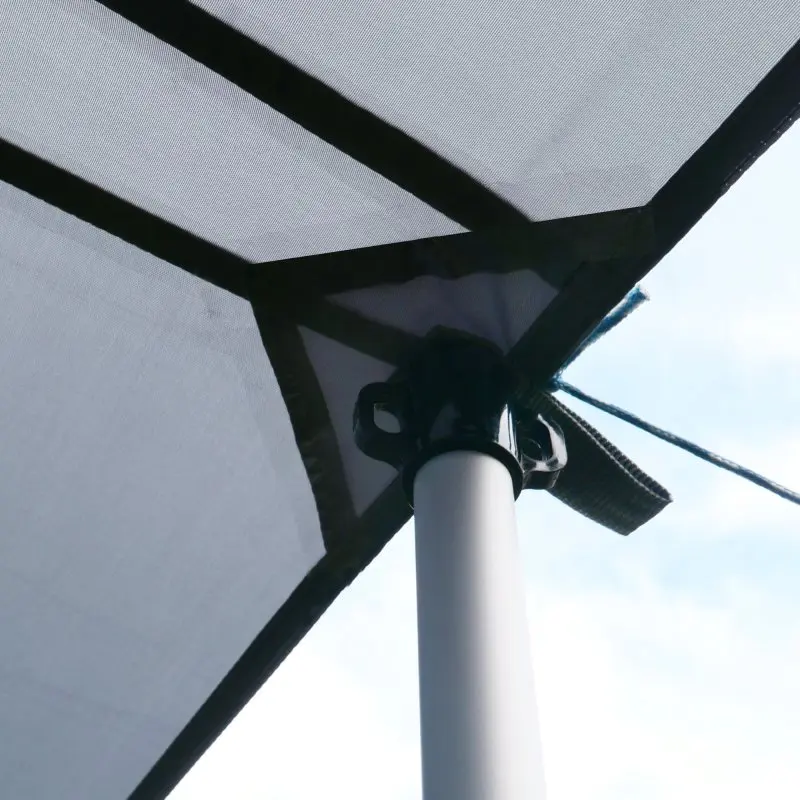 Detailansicht des your GEAR Teramo 400 Sonnendachs in Grau mit Aluminium-Teleskopstange, stabiler Ecke und Spannleine; idealer UV 50+ Sonnen- und Wetterschutz für Wohnwagen und Wohnmobil.