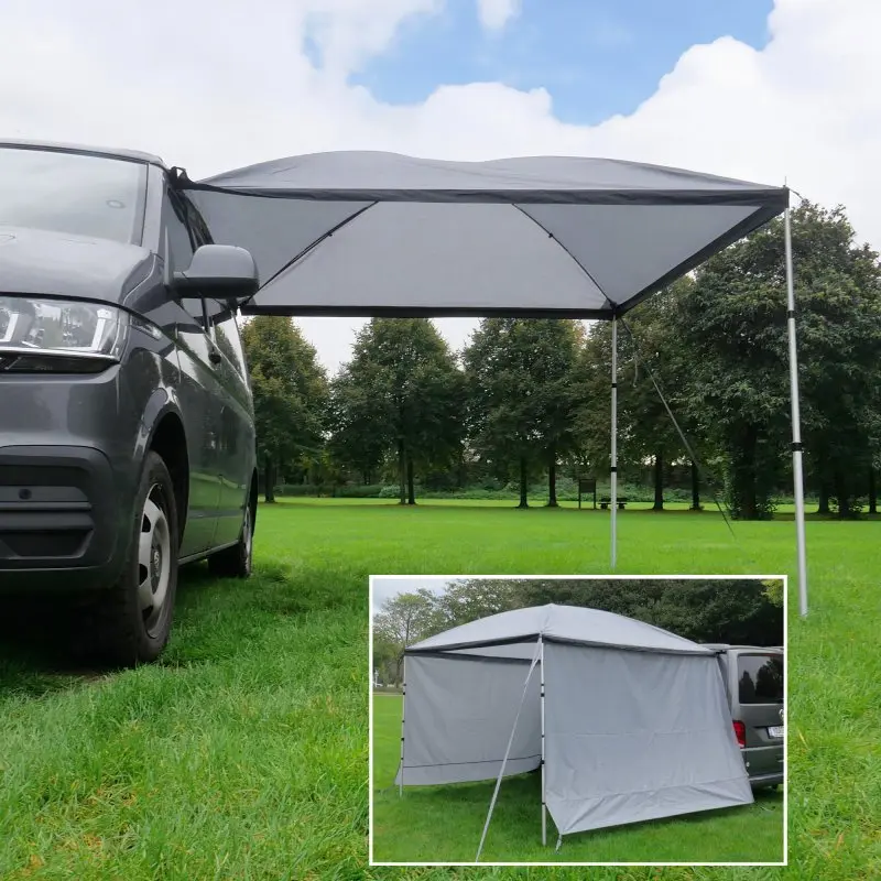Auvent your GEAR Parasol gris de 260x260 cm fixé à un van, avec armature en aluminium et deux parois latérales, offrant un espace ombragé devant le véhicule, adapté aux camping-cars et vans.